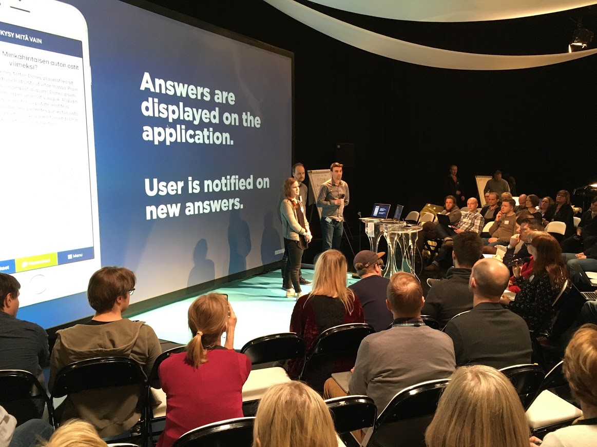 Me Naiset's team pitching their idea "Ask Anything"
